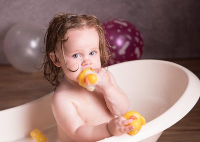 little girl cake splash bubble bath