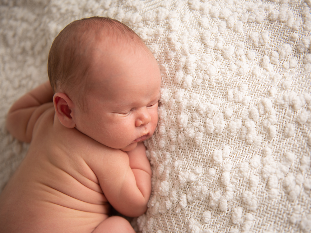 newborn baby white bubble blanket back creases