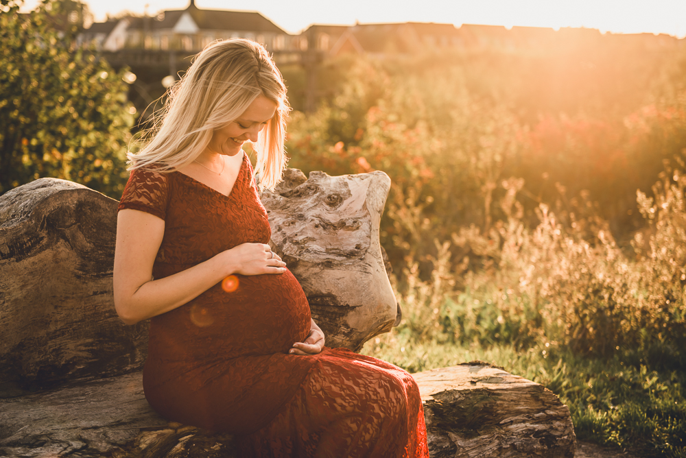 maternity bump photo outdoors sunset wooden bench